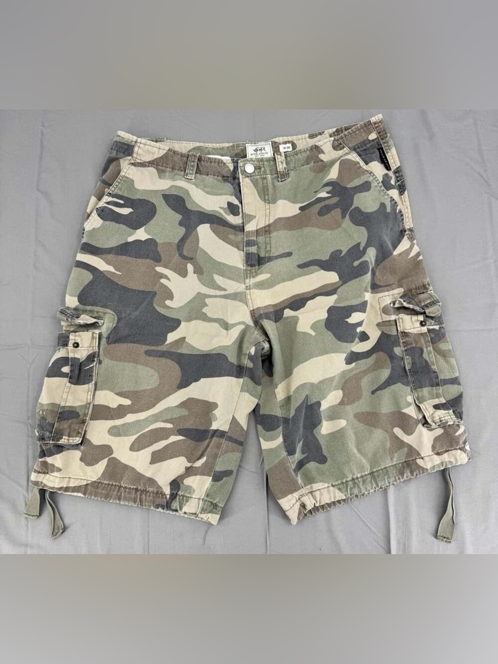 Vintage Y2K Ecko Unltd Camo Cargo Shorts Size W38 Green Military Utility